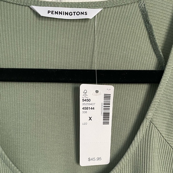 Woman’s Top - Picture 3 of 3